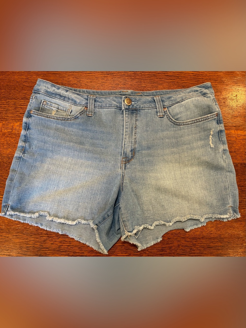 Seven7 Weekend Short Denim Shorts Size 16 Light Wash Frayed Hem Stretch Jean